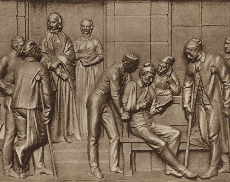 Florence Nightingale visitando pacientes, socorro en el hospital de Woolwich, Londres (fotografía en B/N) de Arthur George Walker