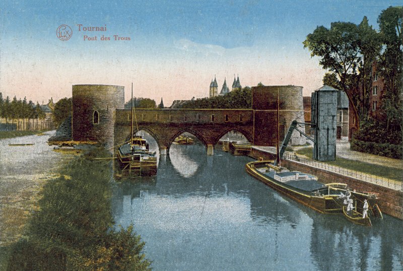 Tournai: Pont des Trous (foto en color) de Belgian Photographer