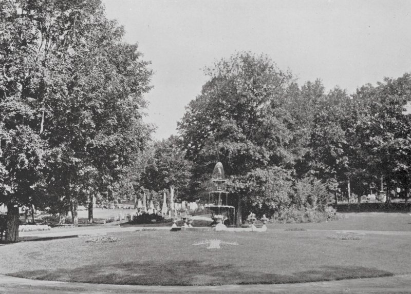 Cementerio Mount Royal (foto b/n) de Canadian Photographer