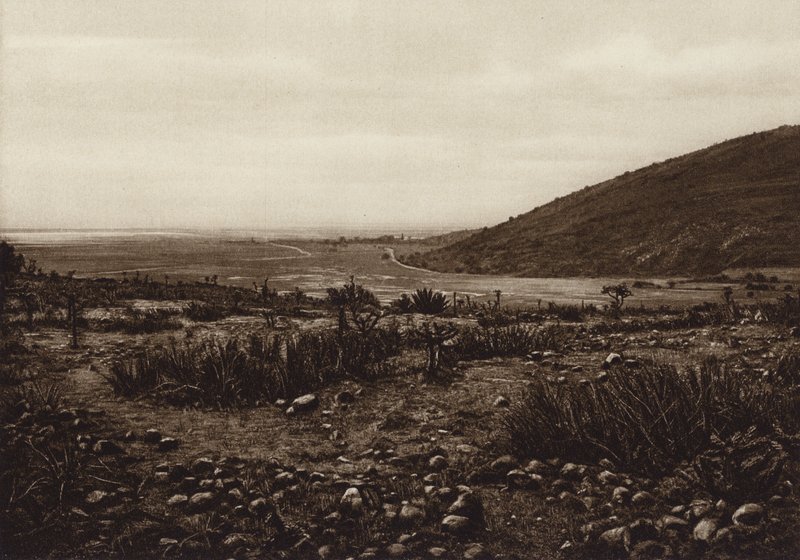 Mexico: Cerca del lago de Tetzcoco entre San Isabel Tola y Guadalupe (b/w photo) de Cecile Seler-Sachs