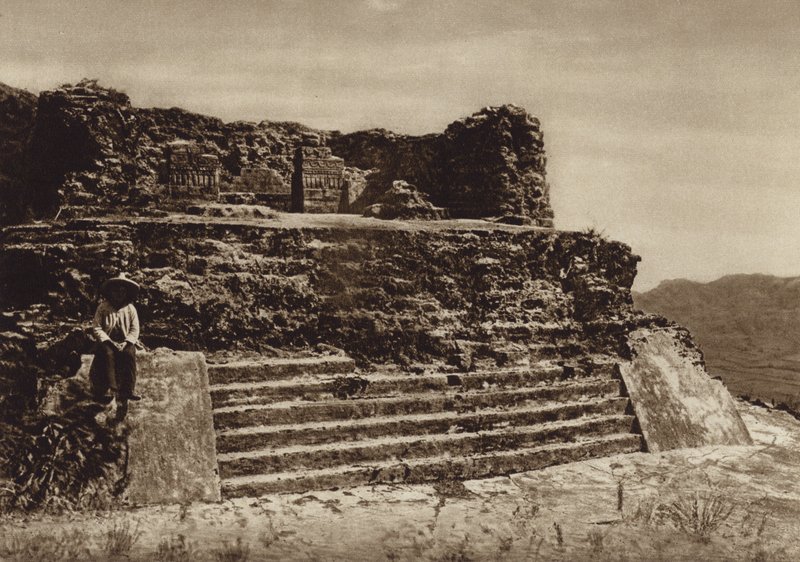 Mexico: Tepoztlan, Ruina del templo El Tepoztecatl (b/w photo) de Cecile Seler Sachs