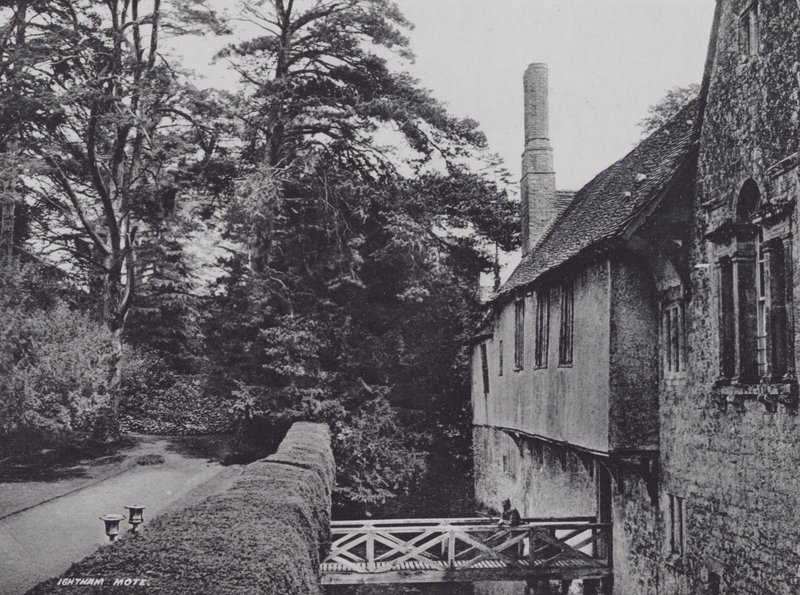 Ightham Mote (foto en blanco y negro) de Charles Essenhigh Corke