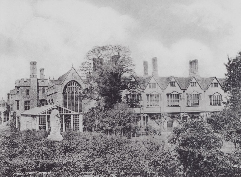 Knole, Fachada Este (foto en blanco y negro) de Charles Essenhigh Corke