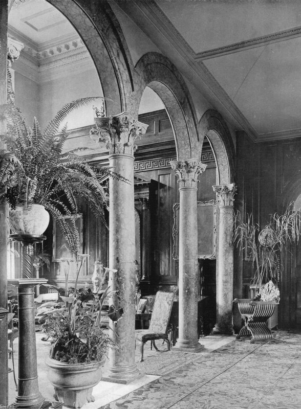 Pasillos del salón de Charles Latham