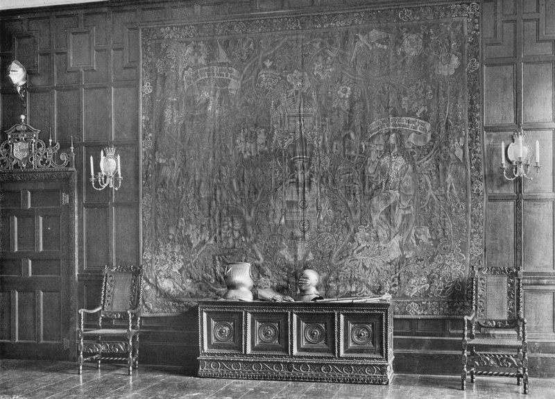 Lado este de la sala de dibujo de Charles Latham