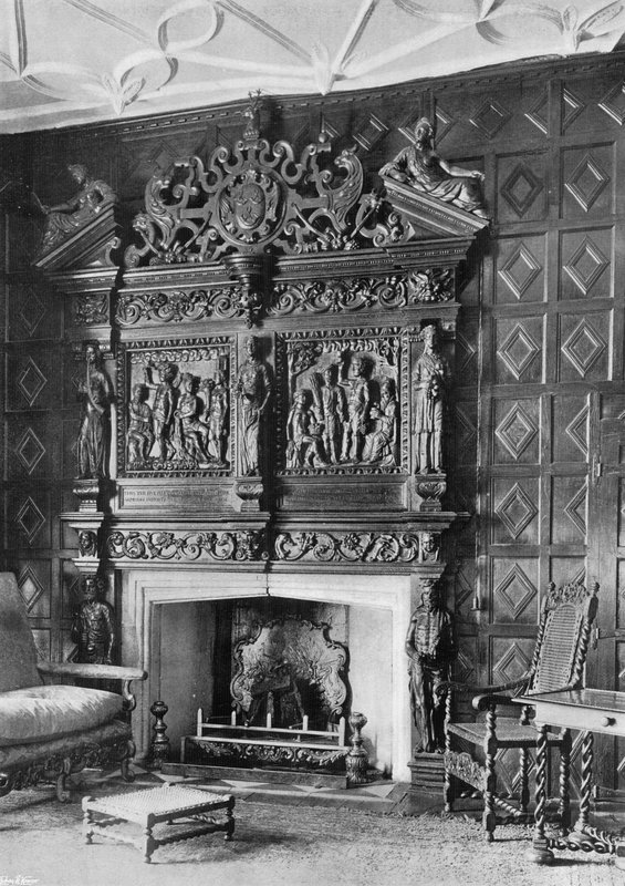 Chimenea en el Comedor Pequeño de Charles Latham