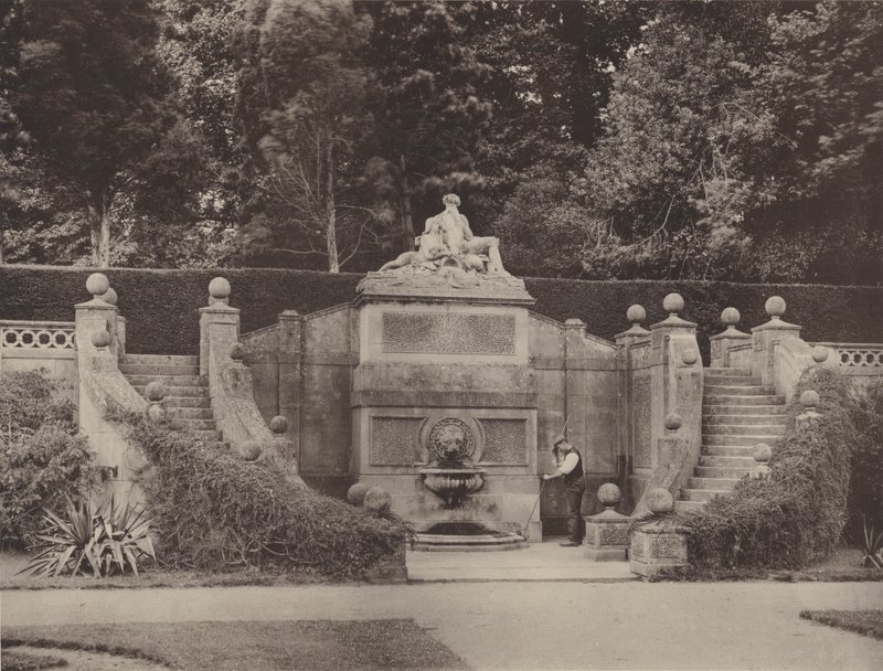 Fuente Mural en el Jardín en Bowood, Wilts de Charles Latham