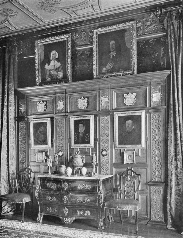 Paneles en el Salón de Charles Latham