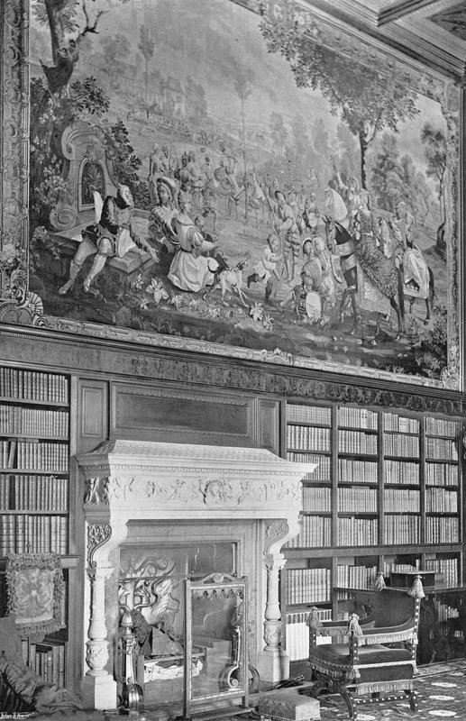Tapiz en la Biblioteca de Charles Latham
