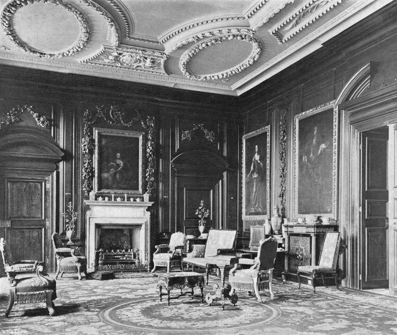 El extremo este del salón de Charles Latham