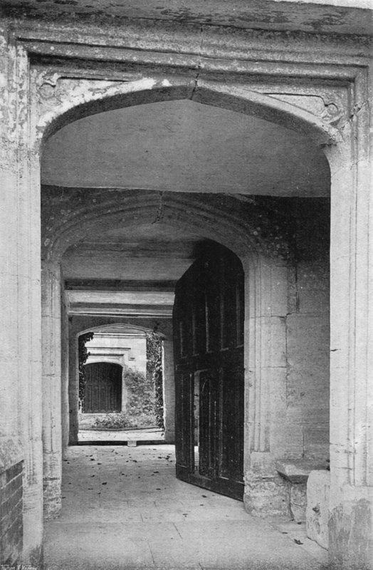 La Entrada de Charles Latham