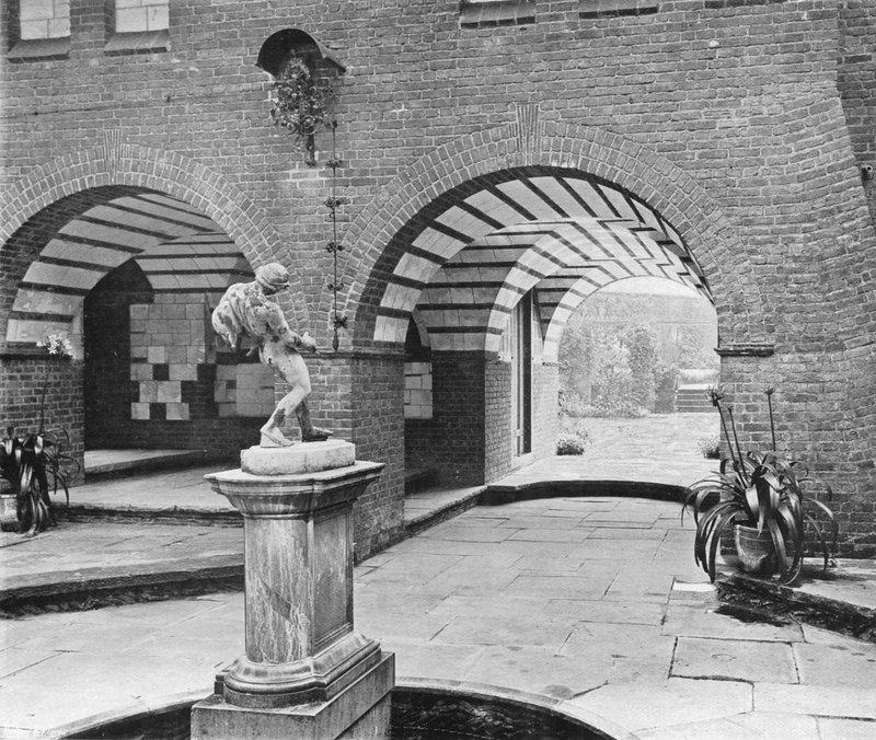 El Patio de la Fuente de Charles Latham