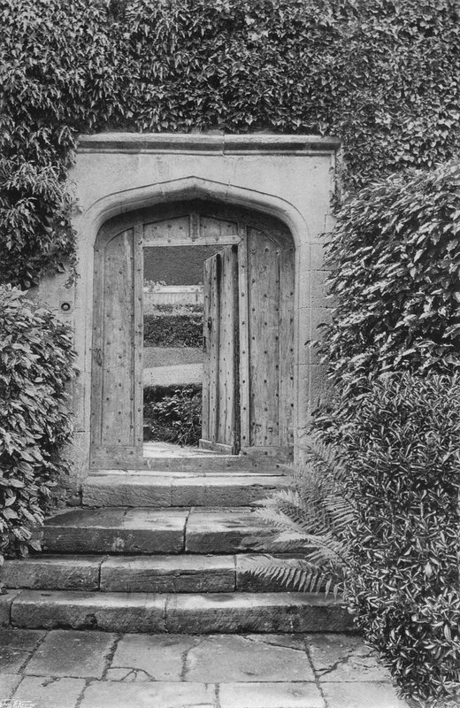 La entrada al jardín de Charles Latham