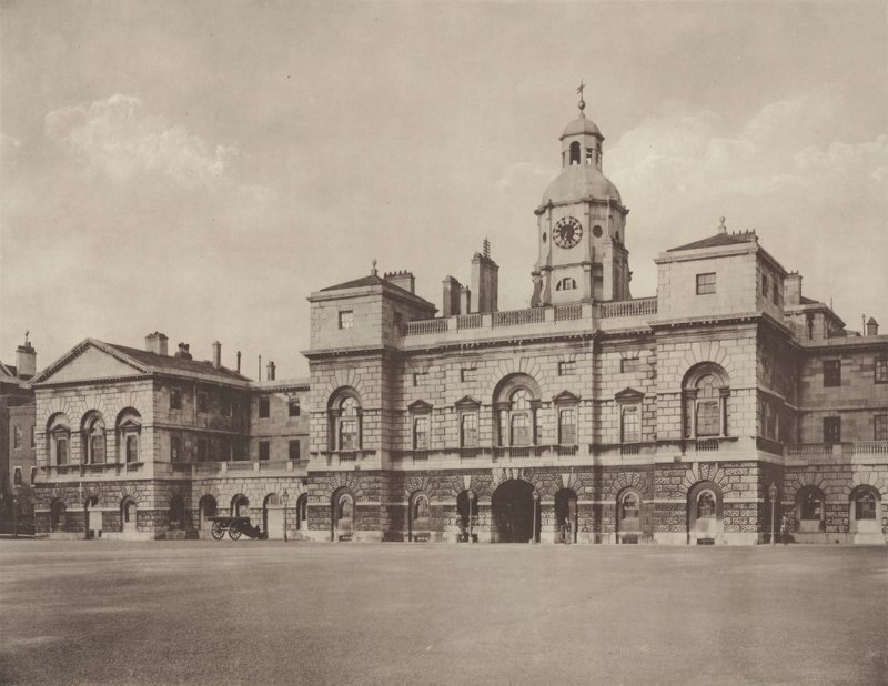 La Guardia Montada, Whitehall, el Frente Oeste de Charles Latham