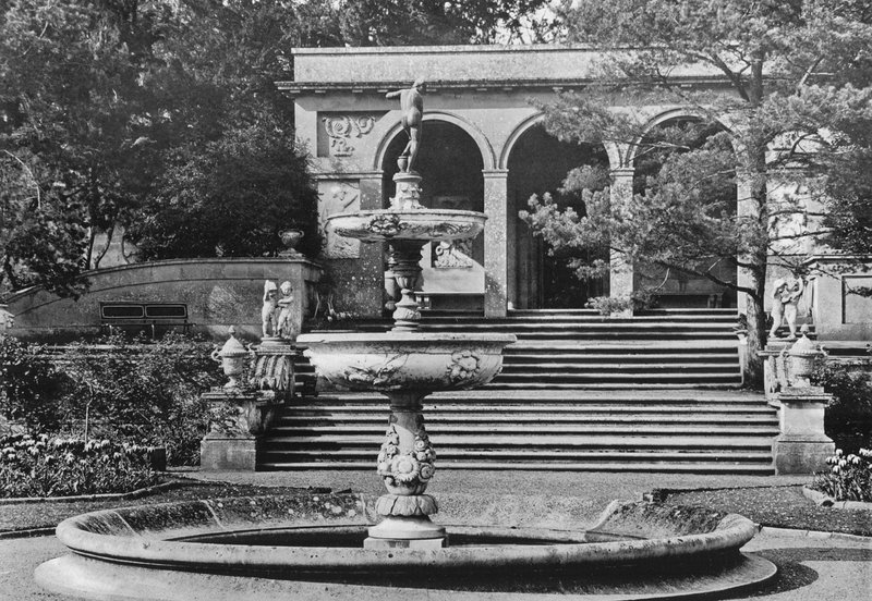 La Logia y la Fuente de Charles Latham