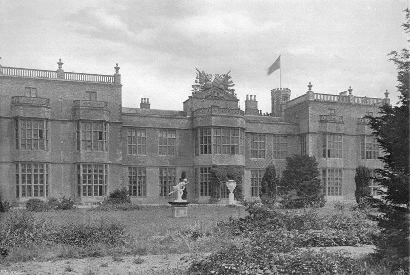 La Fachada Oeste de Charles Latham