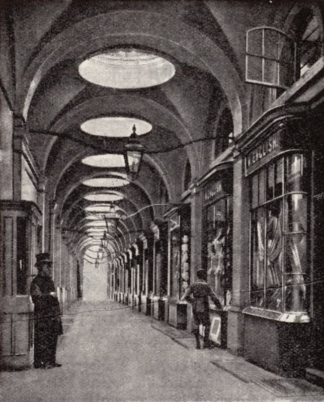 Royal Opera Arcade, Pall Mall, Londres (foto en blanco y negro) de Donald McLeish