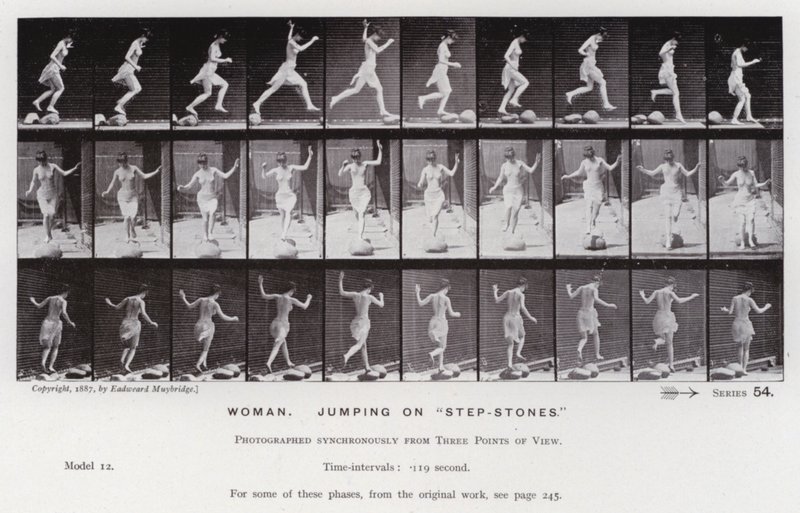 La Figura Humana en Movimiento: Mujer, saltando sobre "piedras escalonadas" de Eadweard Muybridge