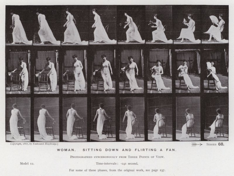 La figura humana en movimiento: Mujer, sentándose y agitando un abanico de Eadweard Muybridge