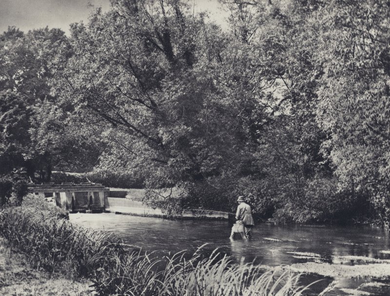 Bajo el molino, cerca de Andover (foto en blanco y negro) de Edward Alfred Barton