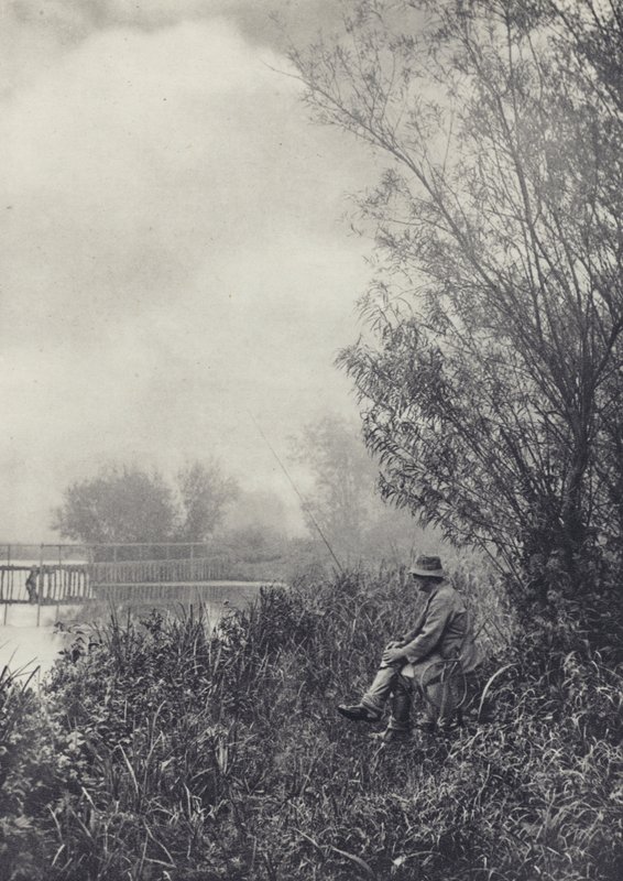 Esperando a que se disipe la niebla (foto en blanco y negro) de Edward Alfred Barton