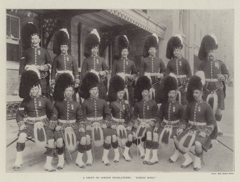 Un grupo de Gordon Highlanders, chicos de Dargai de English Photographer