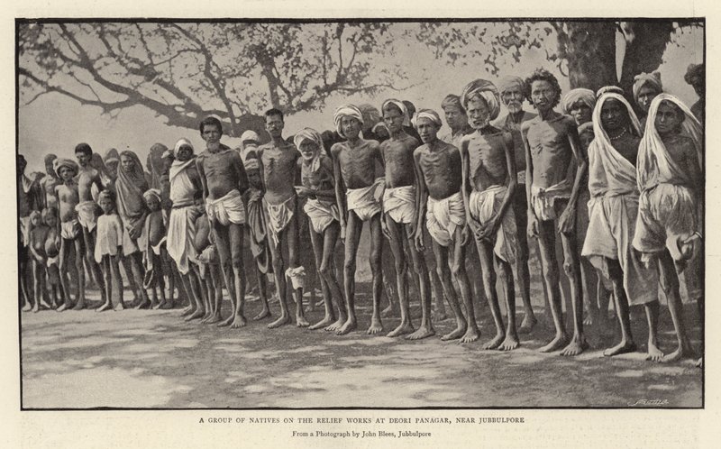Un Grupo de Nativos en las Obras de Socorro en Deori Panagar, cerca de Jubbulpore de English Photographer
