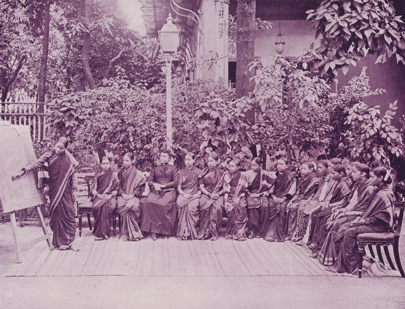 Escuela de Niñas Hindú de English Photographer