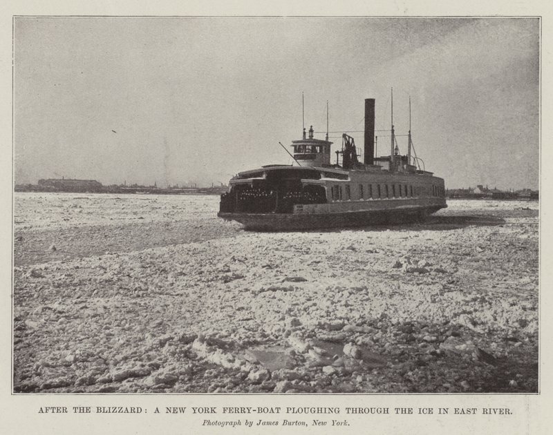 Después de la tormenta de nieve, un ferry de Nueva York abriéndose paso a través del hielo en el East River de English Photographer