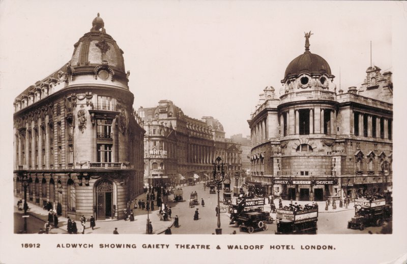 Aldwych, Londres, Teatro Gaiety, Hotel Waldorf (foto b/n) de English Photographer