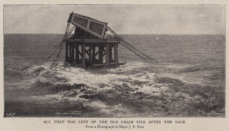 Todo lo que quedó del viejo muelle de cadena después del temporal de English Photographer