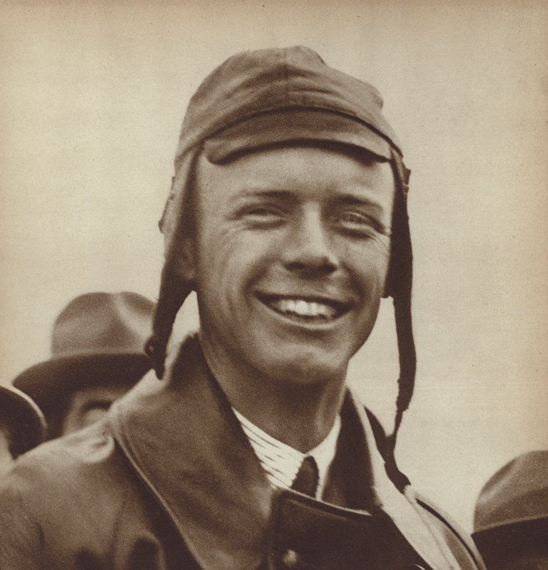 El aviador estadounidense Charles Lindbergh, primer hombre que cruzó el Atlántico en avión en solitario. de English Photographer