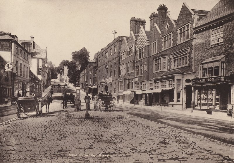 Arundel: High Street (fotografía en b/n) de English Photographer