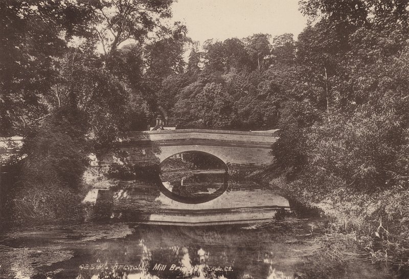 Arundel: Mill Bridge (fotografía en b/n) de English Photographer