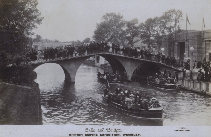Exposición del Imperio Británico, Wembley: Lago y Puente de English Photographer