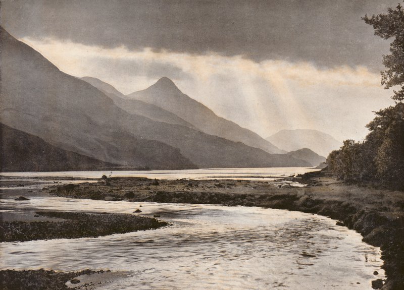 Tormenta sobre el Pap of Glencoe (foto en color) de English Photographer