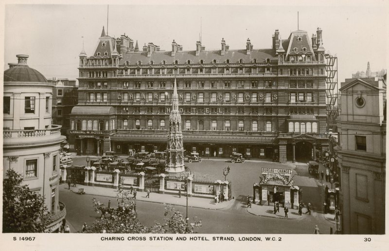 Estación y Hotel de Charing Cross, Strand, Londres de English Photographer