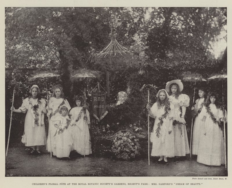 Fiesta Floral Infantil en los Jardines de la Sociedad Real de Botánica, Regents Park, El Sueño de Belleza de la Sra. Garford de English Photographer