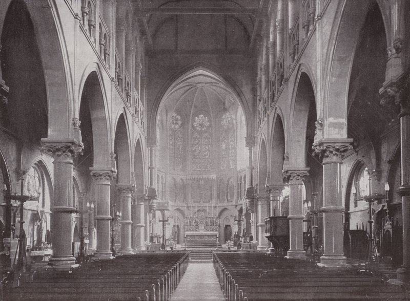 Iglesia de Nuestra Señora de las Victorias, Kensington de English Photographer