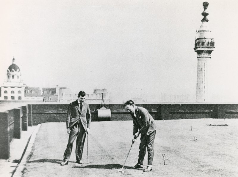 Golfistas de la ciudad vistos desde el Monumento de English Photographer