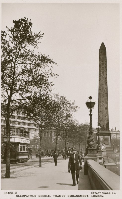 Aguja de Cleopatra, Thames Embankment, Londres de English Photographer