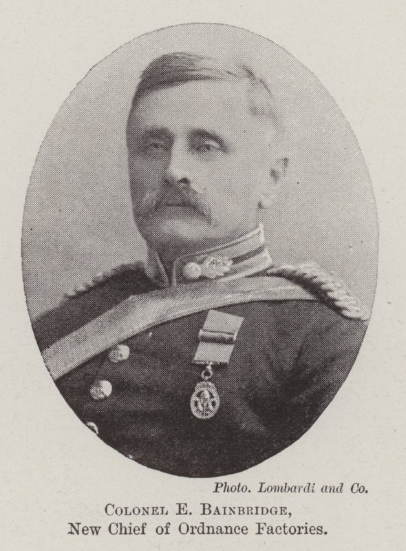 Coronel E. Bainbridge, nuevo jefe de fábricas de artillería de English Photographer