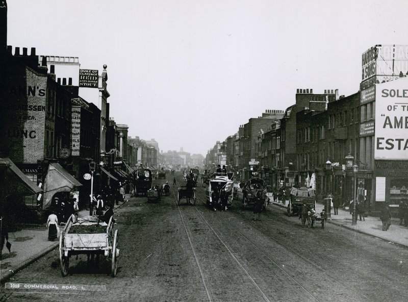 Commercial Road de English Photographer