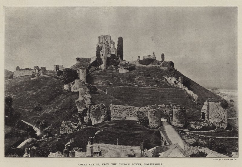 Castillo de Corfe, desde la torre de la iglesia, Dorsetshire de English Photographer