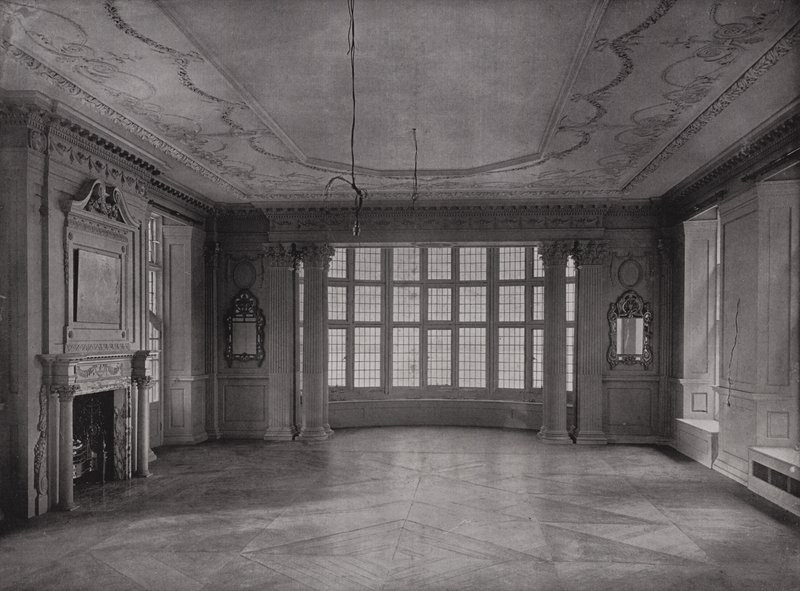Sala de estar, mirando hacia la bahía, Casa Ashorne Hill, cerca de Leamington, Inglaterra de English Photographer