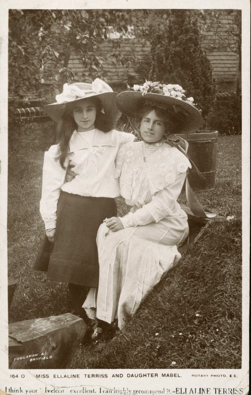 Ellaline Terriss, actriz y cantante inglesa con su hija, Mabel de English Photographer
