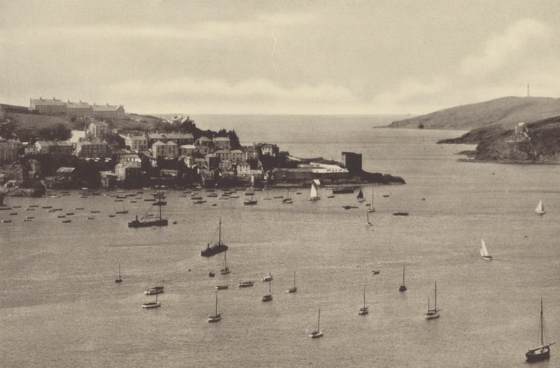 Fowey, Battery y Polruan Tower (foto b/n) de English Photographer
