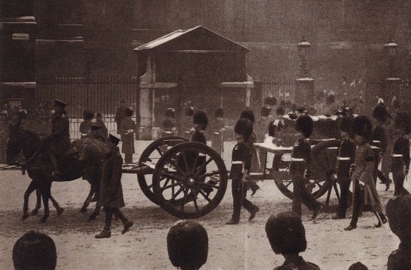 Funeral de la reina Alexandra, consorte del rey Eduardo VII de English Photographer