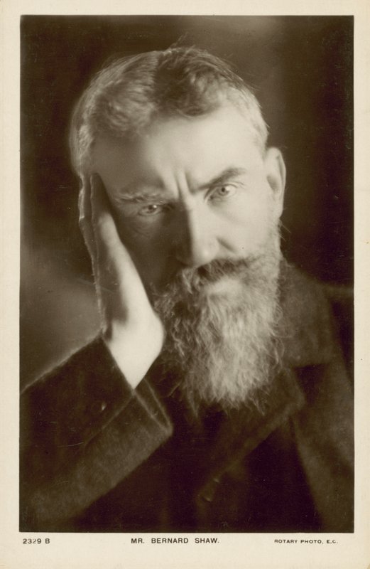 George Bernard Shaw, dramaturgo irlandés (foto b/n) de English Photographer