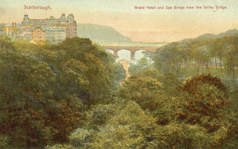 Gran Hotel y puente, Scarborough de English Photographer